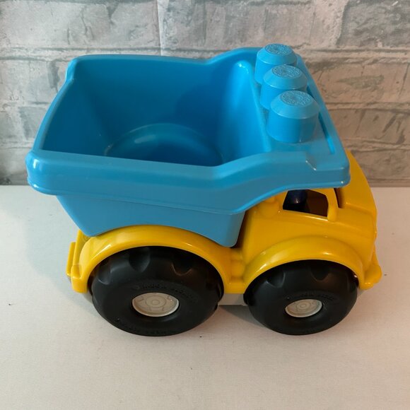 MEGA BLOCKS DUMP TRUCK WITH MAN CONSTRUCTION - Picture 3 of 3